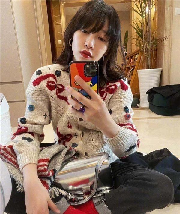 白百何分享最新自拍,对镜甜笑元气满满,36岁状态似少女_网友_作品