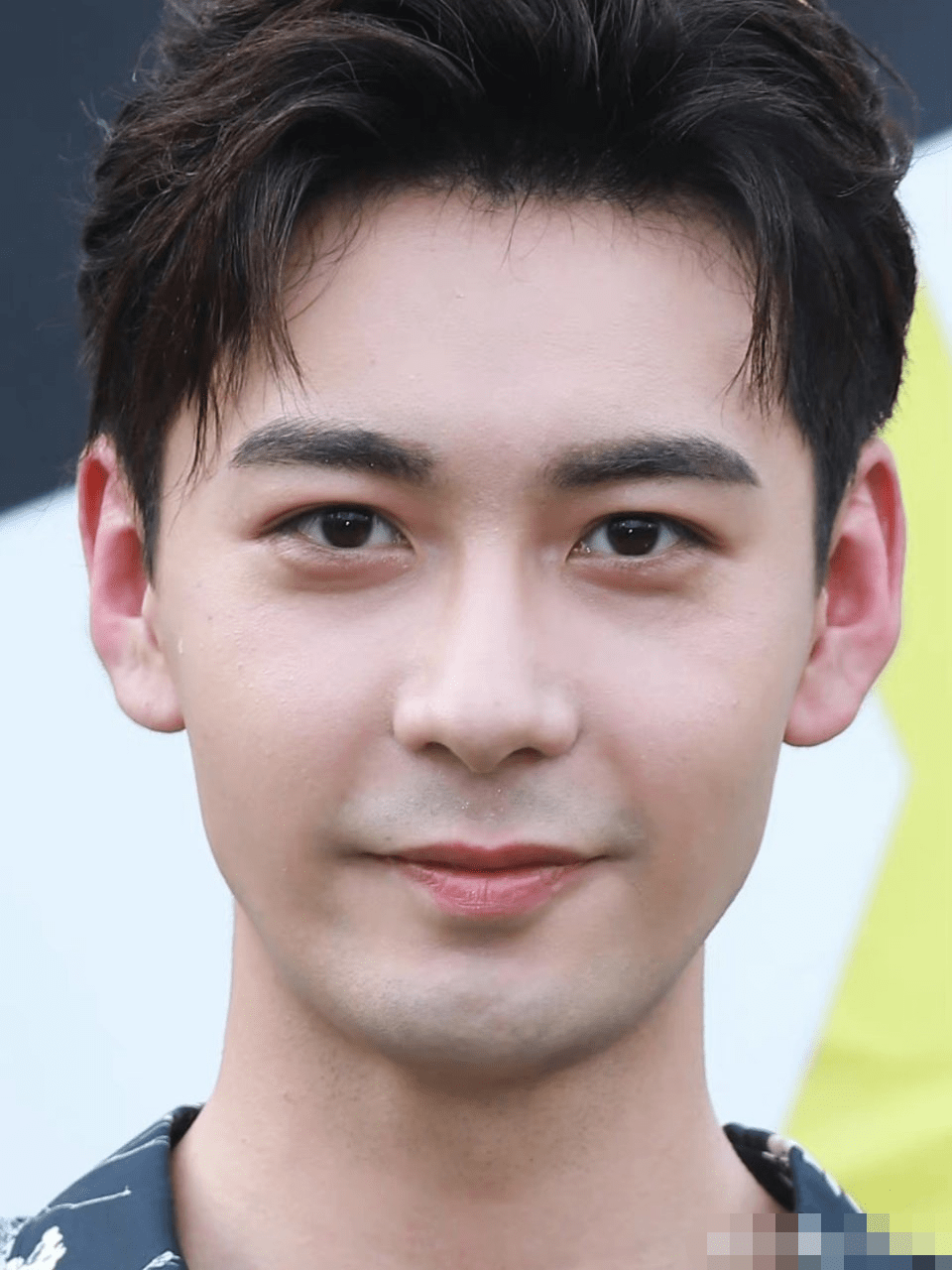 否则面部线头过于阴柔,馒头化的发展趋势,且陈星旭真的要好好休息了