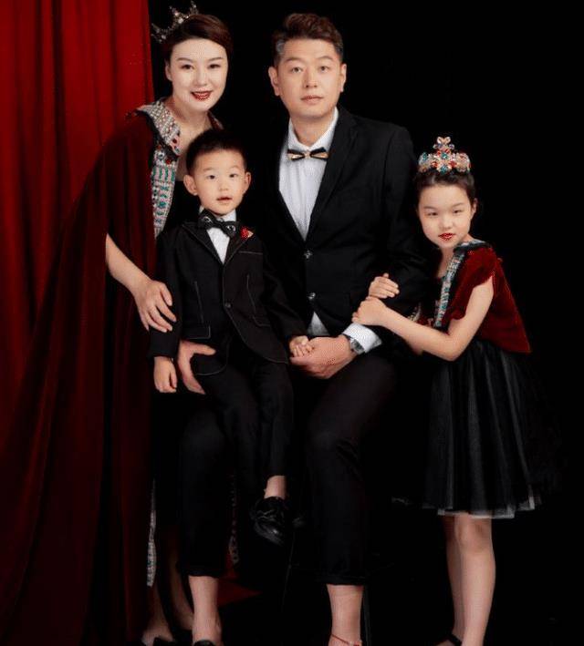 莫科:再婚后不忘前妻,带现任妻子照顾前岳父母,至今仍在坚持_王凡