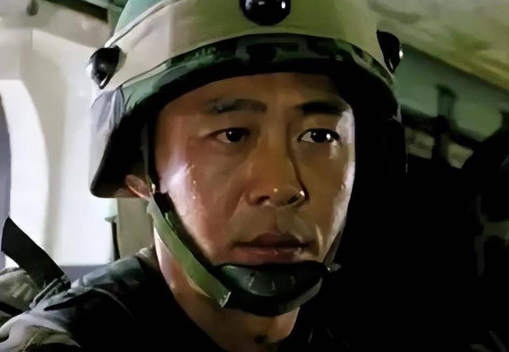 没想到,电视剧播出后,收获无数好评,侯勇也因此获得了第8届中国电影