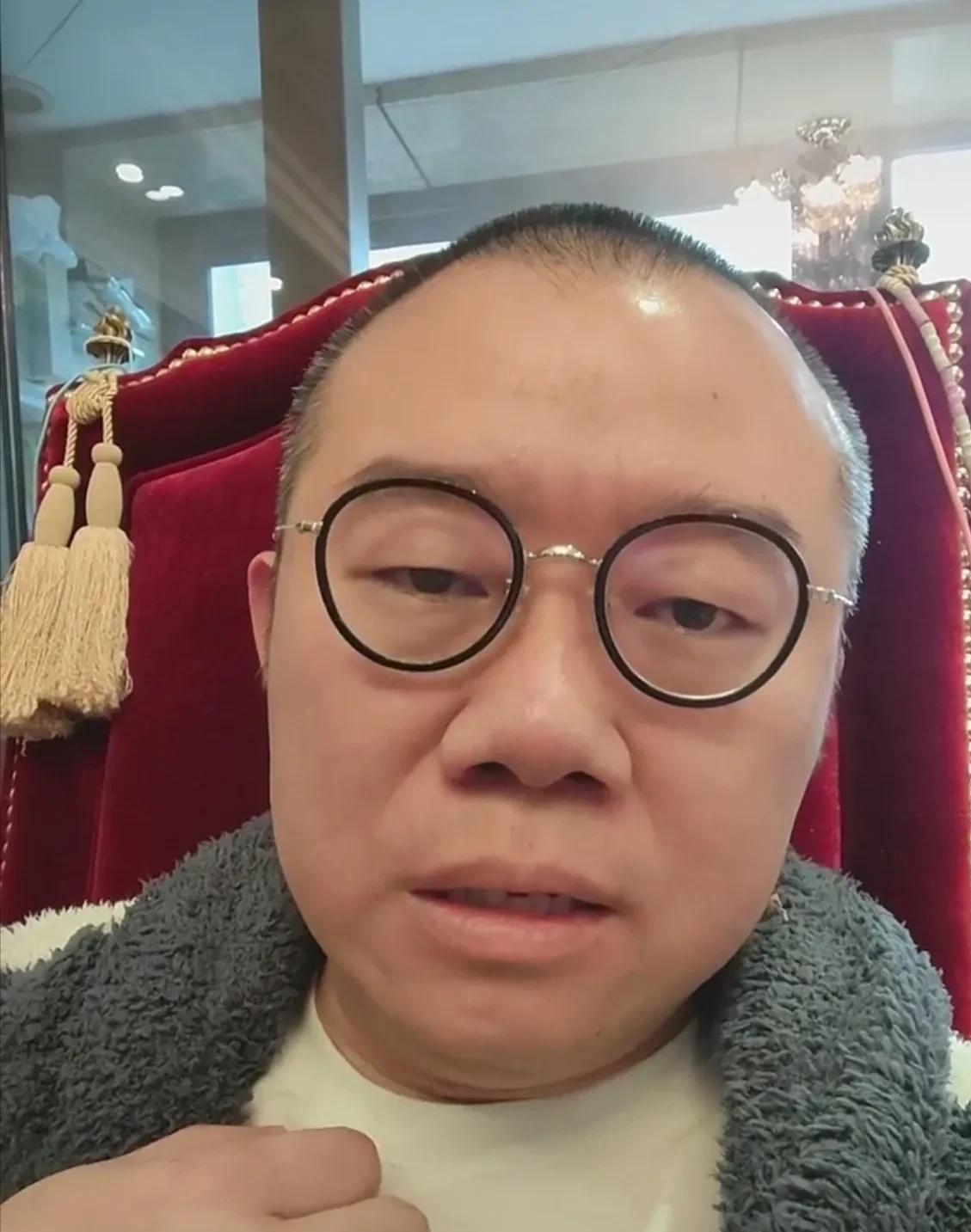 45岁主持人涂磊新冠加重，呼吸困难，多位名人因新冠去世