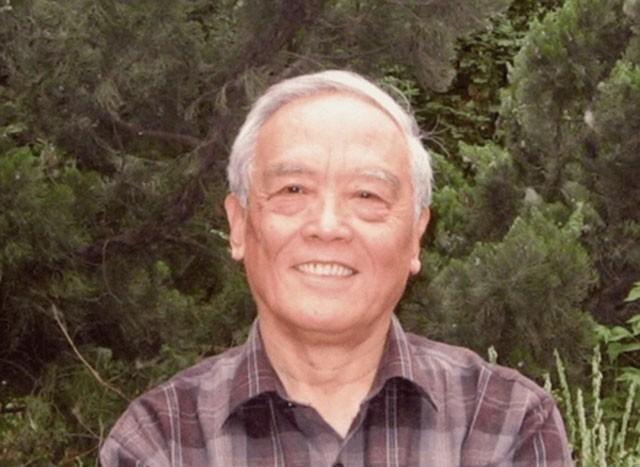 无奈之下,他请了一位重庆女子马晓琴来做照顾父亲的家庭保姆.