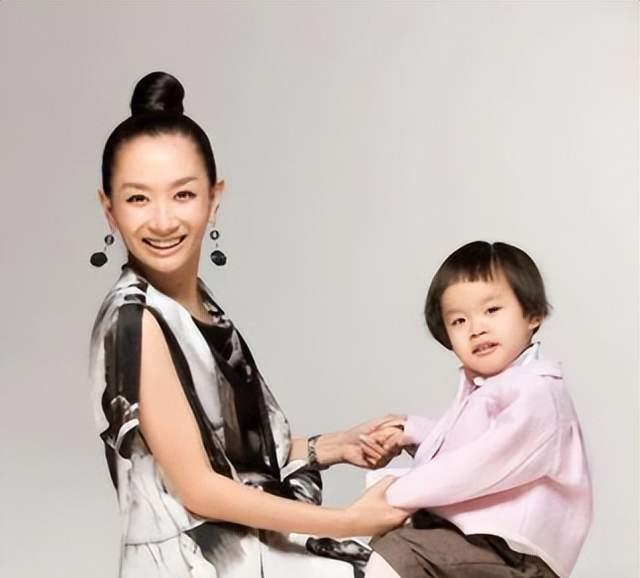 北京卫视一姐,嫁大15岁的先生身价过亿,一家其乐融融很幸福_王芳_节目