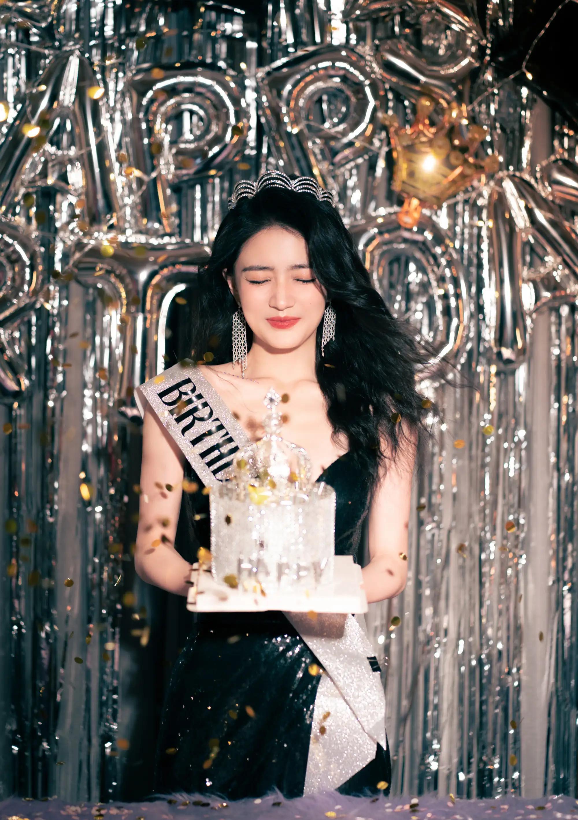 徐璐黑色鳞片裙生日大片_银色_眼睛_美人
