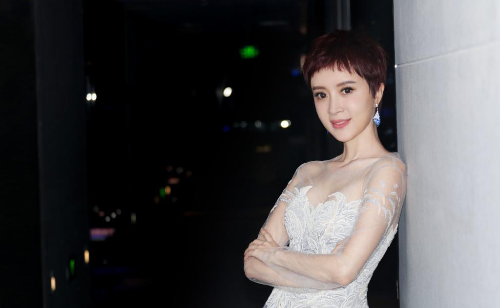 45岁金巧巧重现经典"孔雀公主",嘴角僵眼神空灵气不再_西游记_老态