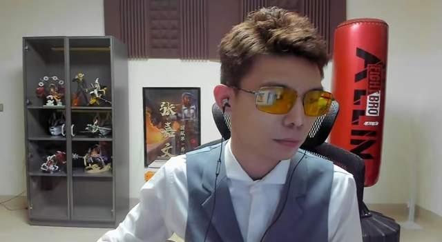 张嘉文找豚豚沫子打游戏,被两个小姐姐无视,因为太花心了?