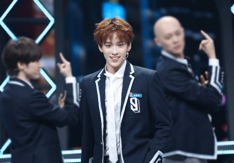 粉丝倾倒牛奶,父母涉hd双身份引争议,《青你3》停录余景天退赛_类节目