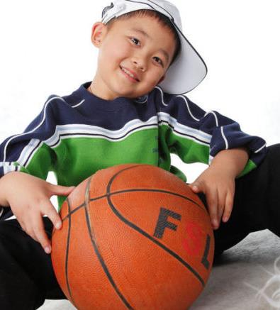 5岁凭"东儿"爆红,因患病停止长高,今23岁长成男版"贾玲"_贾云哲_父母