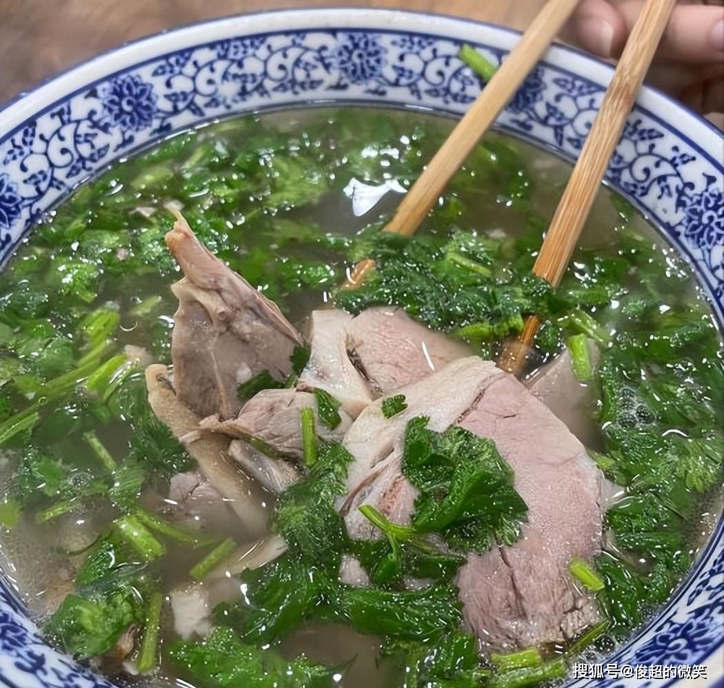 的传统美食,小伙子"阳了"非要吃,吃完就好了_水盆羊肉_小赵_酱牛肉