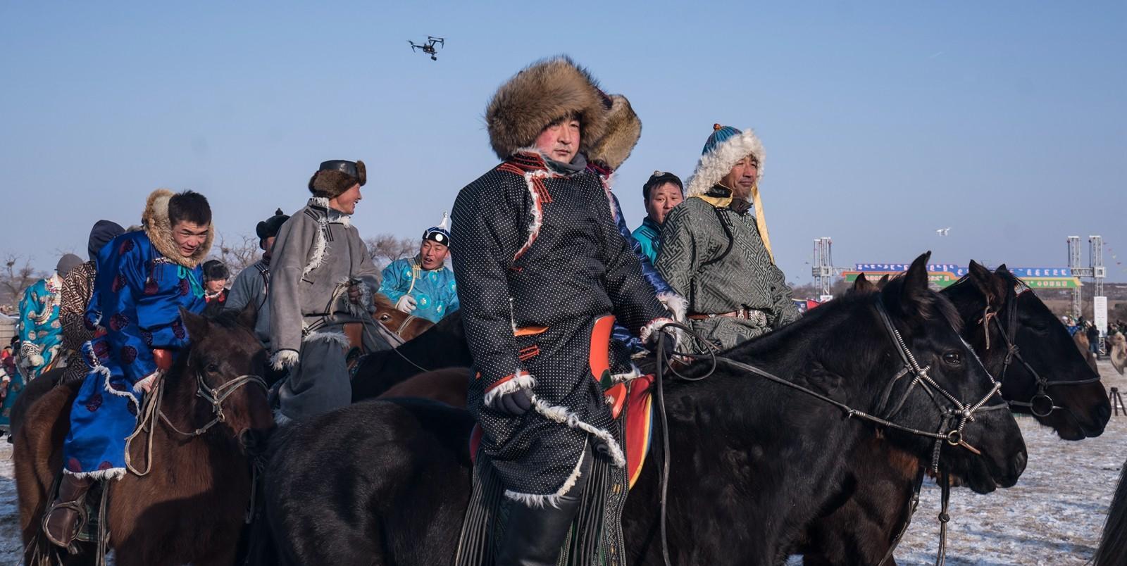草原冰雪如画,浑善达克冬季那达慕激荡人心,迷摄内蒙_骆驼_英雄_汉子
