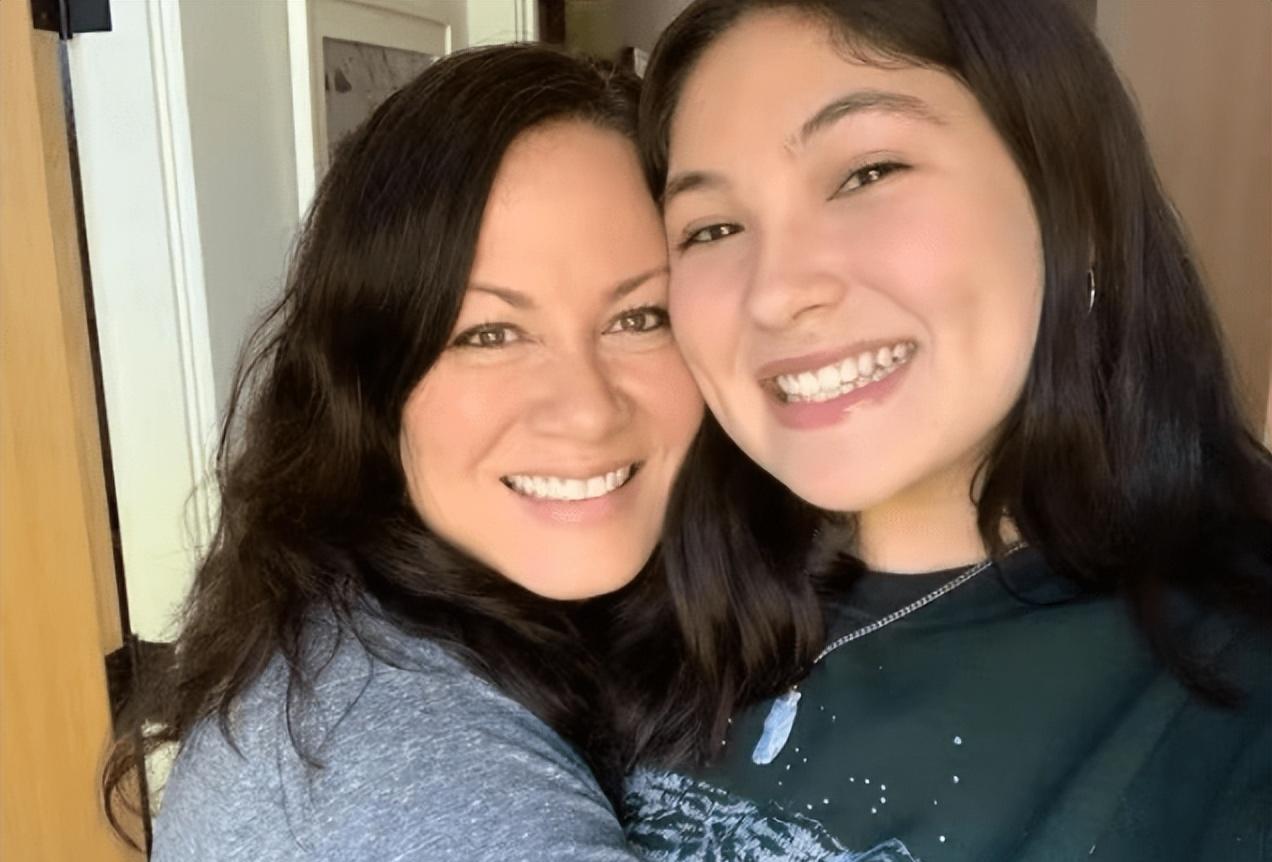 李小龙女儿近照曝光,已是亭亭玉立大美女,如今也有参演电影_李香凝_国