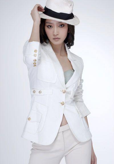 穿白色娃娃裙像大学生,一点看不出当妈了_唐一菲_身材_气质