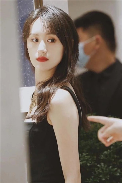 袁冰妍"黑色礼服"超惊艳!