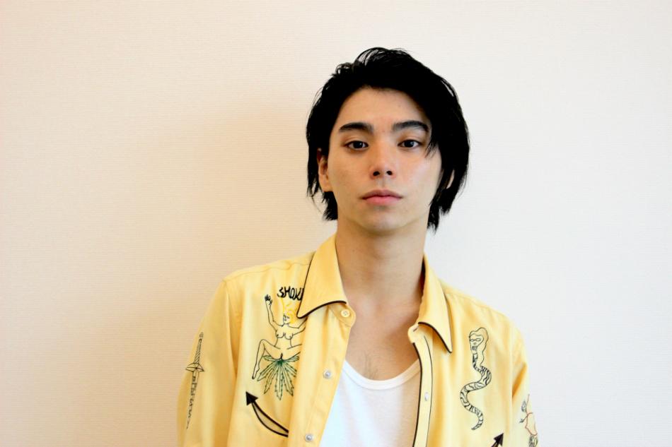 村上虹郎近年来全力投入演员的工作,演出许多话题日剧,像是《谢谢你