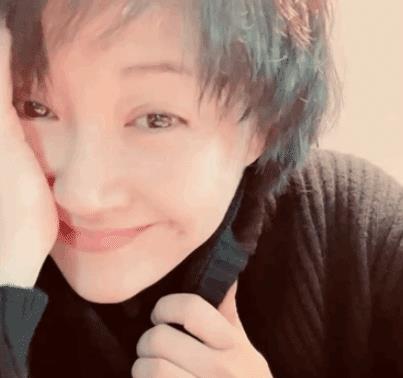 许晴52岁生日晒自拍,依旧可爱,网友说:欺负你的人得到了报应_郑爽