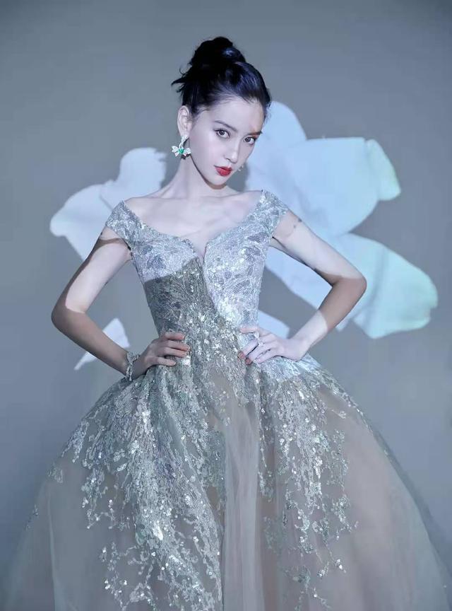 贴头皮发型暴露大脑门,闺蜜baby穿高定赢得太轻松_baby_礼服_倪妮