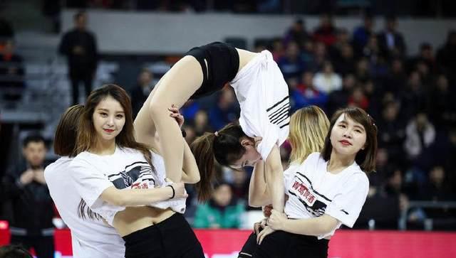 众所周知,nba的篮球宝贝的舞蹈更加热情,总体观感要强于cba的篮球宝贝