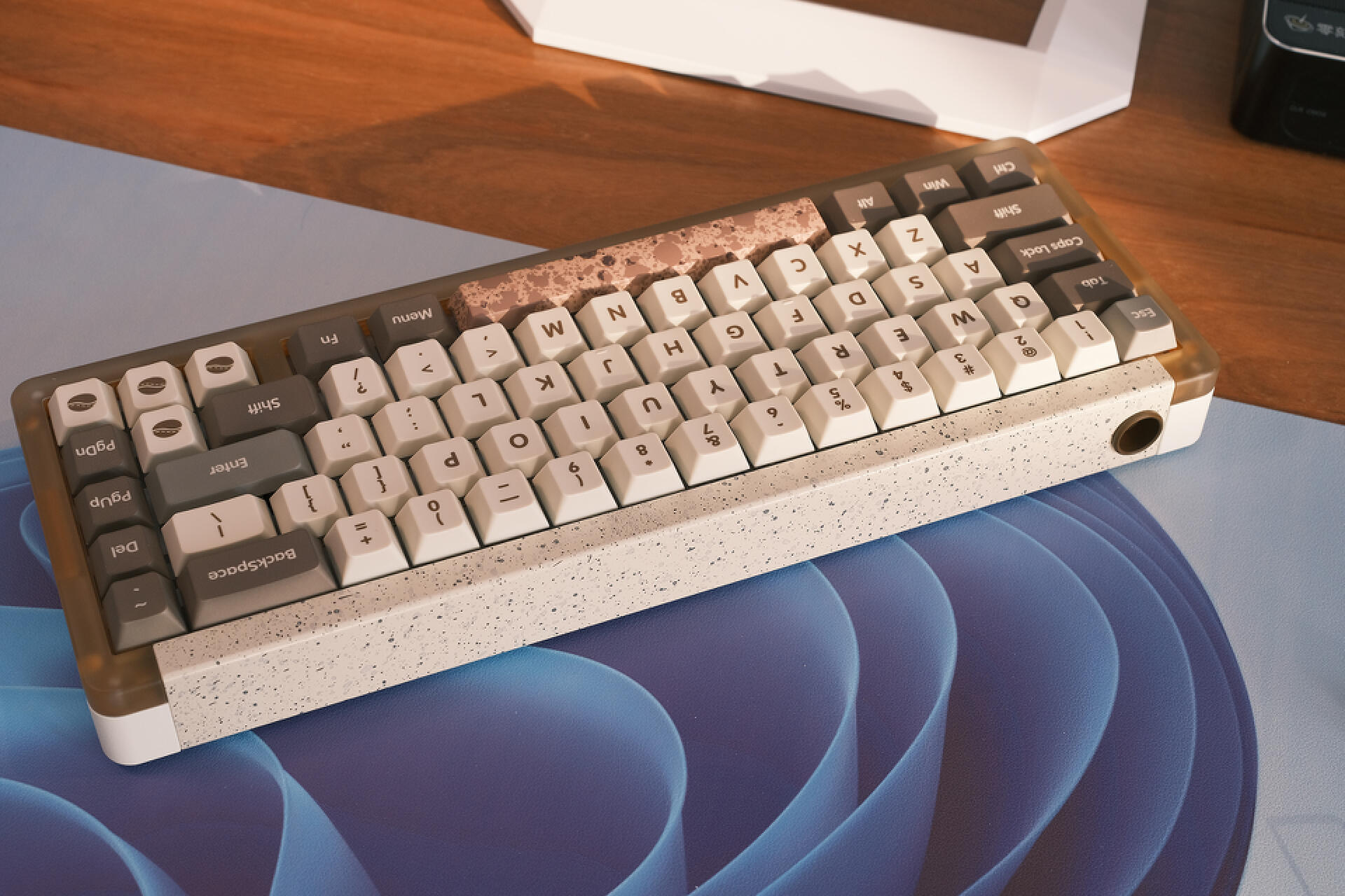 大理石般的美感,IDOBAO ID67 PLUS机械键盘测评,手感与颜值并存