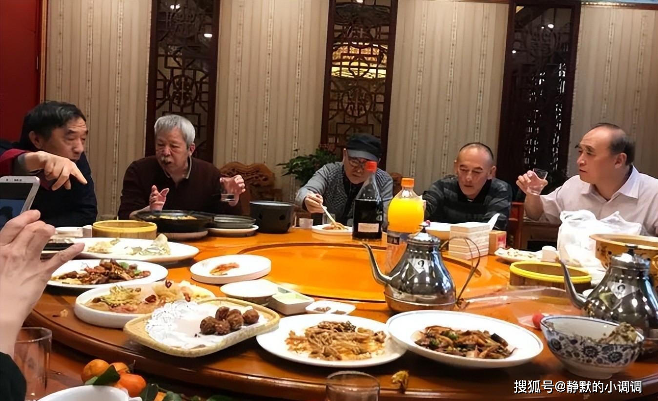 山东小伙参加酒局,结账后遭8人"追堵",老板:再付2万让你走_周洋_美食