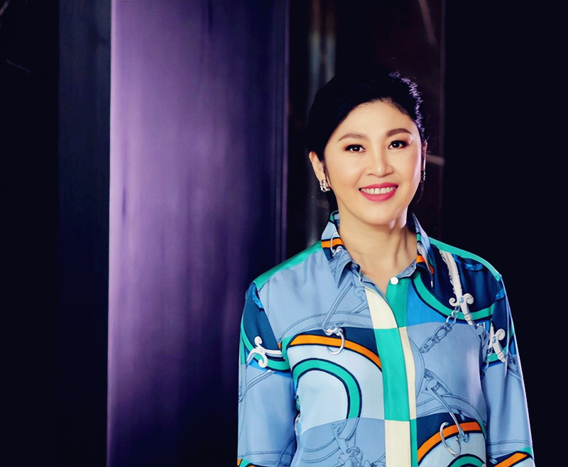 英拉才是衣品达人,红色衬衫穿出优雅感,50-60女人的职业模板_带着