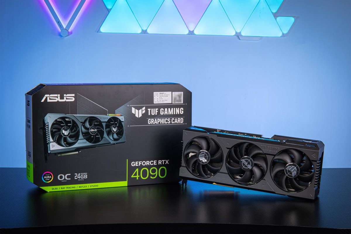 2023的4K游戏天花板，华硕TUF 4090显卡评测