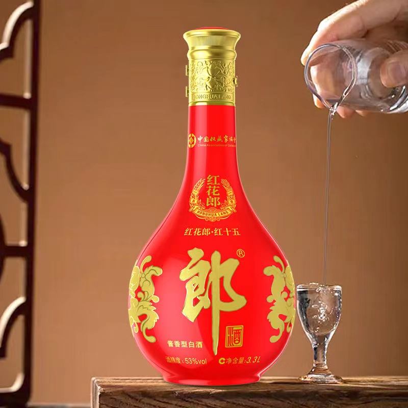 中国红,是中国人心中永远的中国结;红花郎,是郎酒人精心酿制的中国情.