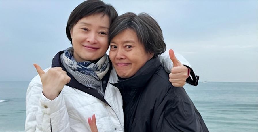 经历了这些,丁嘉丽已经完全成熟了,她明白自己对儿子女儿没有好处,会