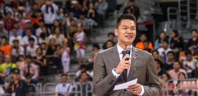 中国独臂少年,篮球技术不输巨星,阿联15字感慨,朱芳雨发出邀请_张家诚