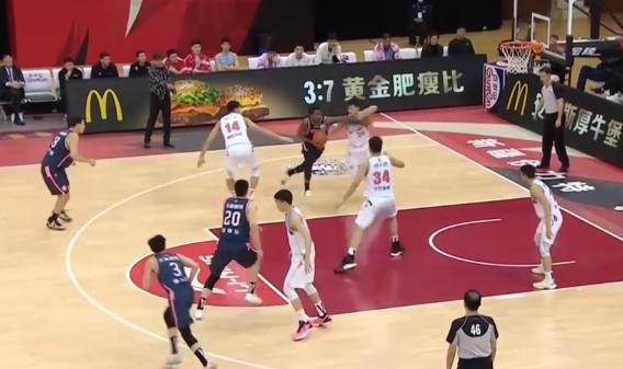 广东大胜残阵新疆37分不可怕，可怕的是上场12人都有得分篮板！