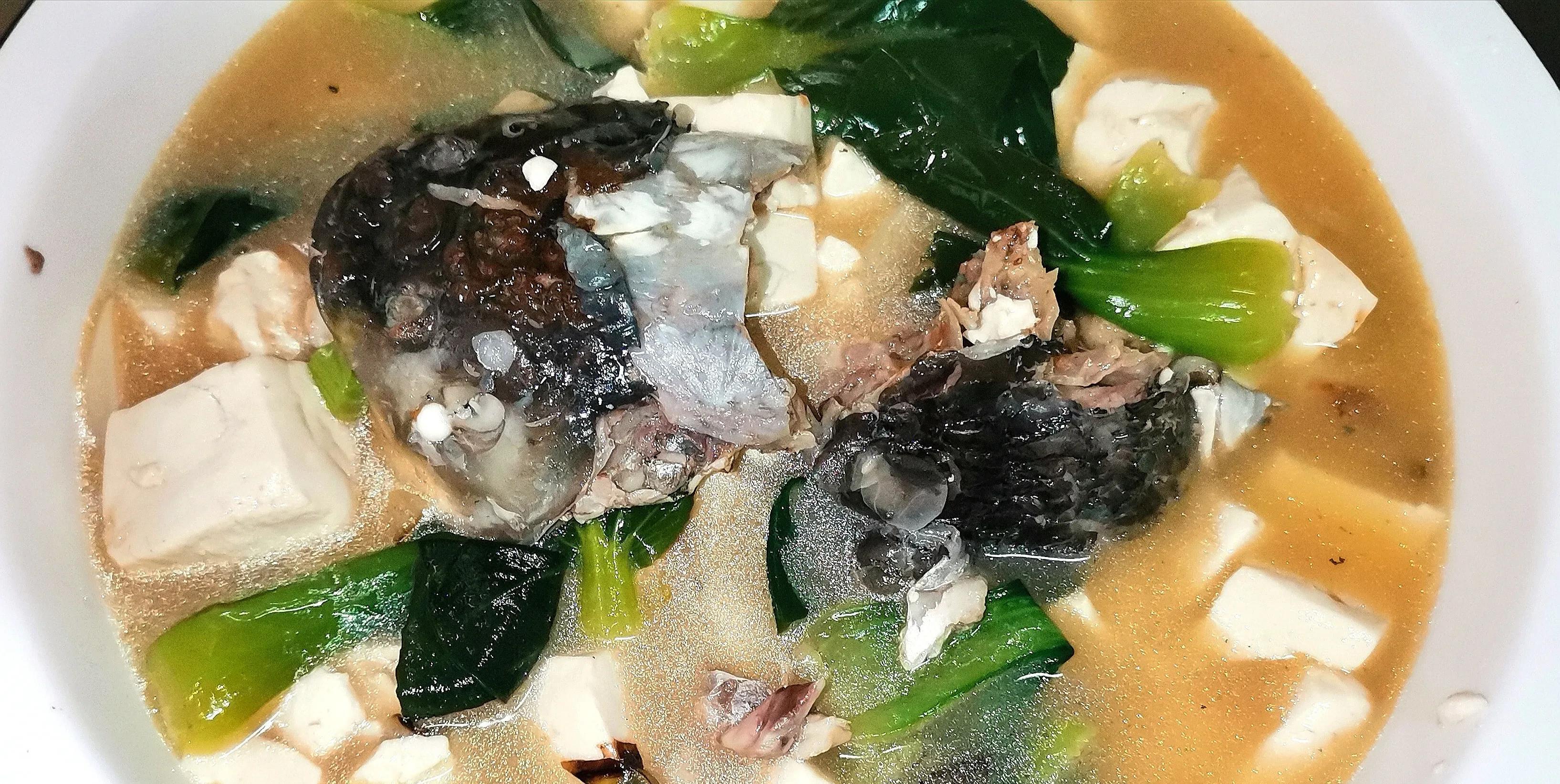小贴士:鱼头炖豆腐,最好把鱼头用油煎一下,有时买不好,鱼腥味可大