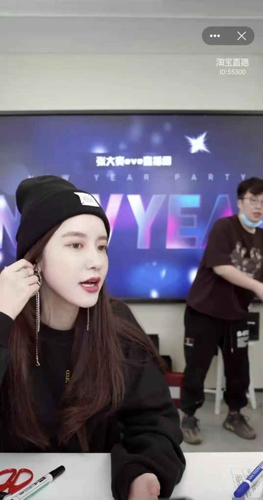 张大奕上位成功,原配董花花却被批评:家庭主妇是原罪_工作_孩子_社会