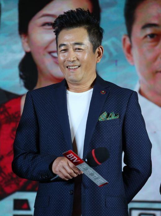 王志飞6岁女儿曝光,精致可爱很像妈妈,儿子节目上曾遭亲爸责说_张定汉