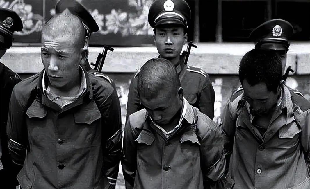 1983年,菜刀队的势力已经扩展到了唐山市外,一部分帮派来到了北戴河抢