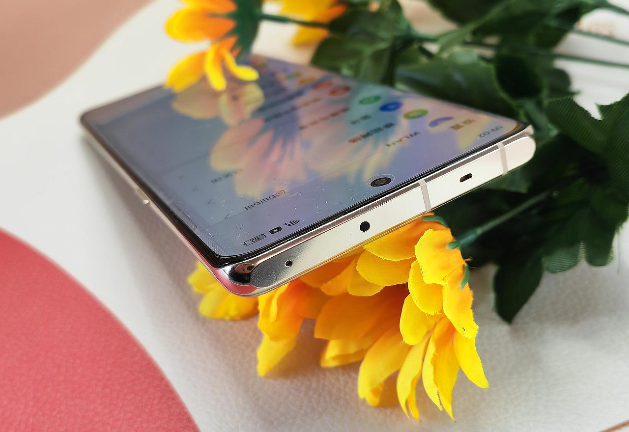 OPPO Reno9 Pro+开箱,造型惊艳颜值超高