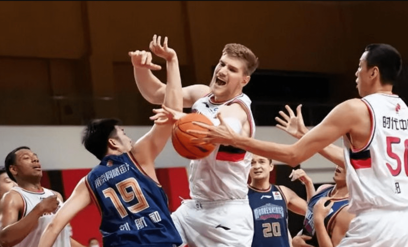 北控外援哈斯打辽宁穿错球衣,违反比赛着装规定被罚款2万_1_cba