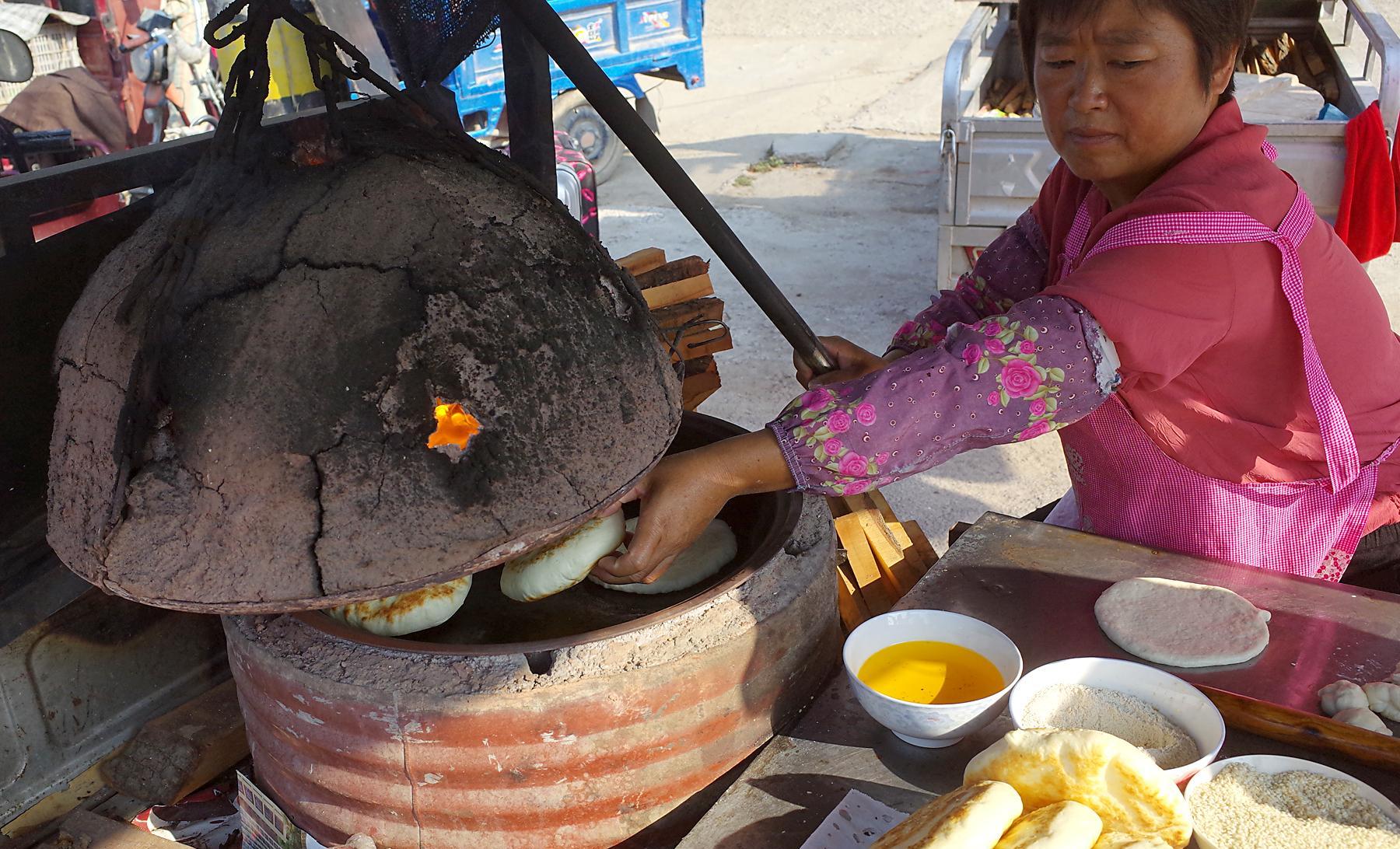 云南喜洲的破酥粑粑和山东郓城吊炉烧饼_盖子_火盆_炉子
