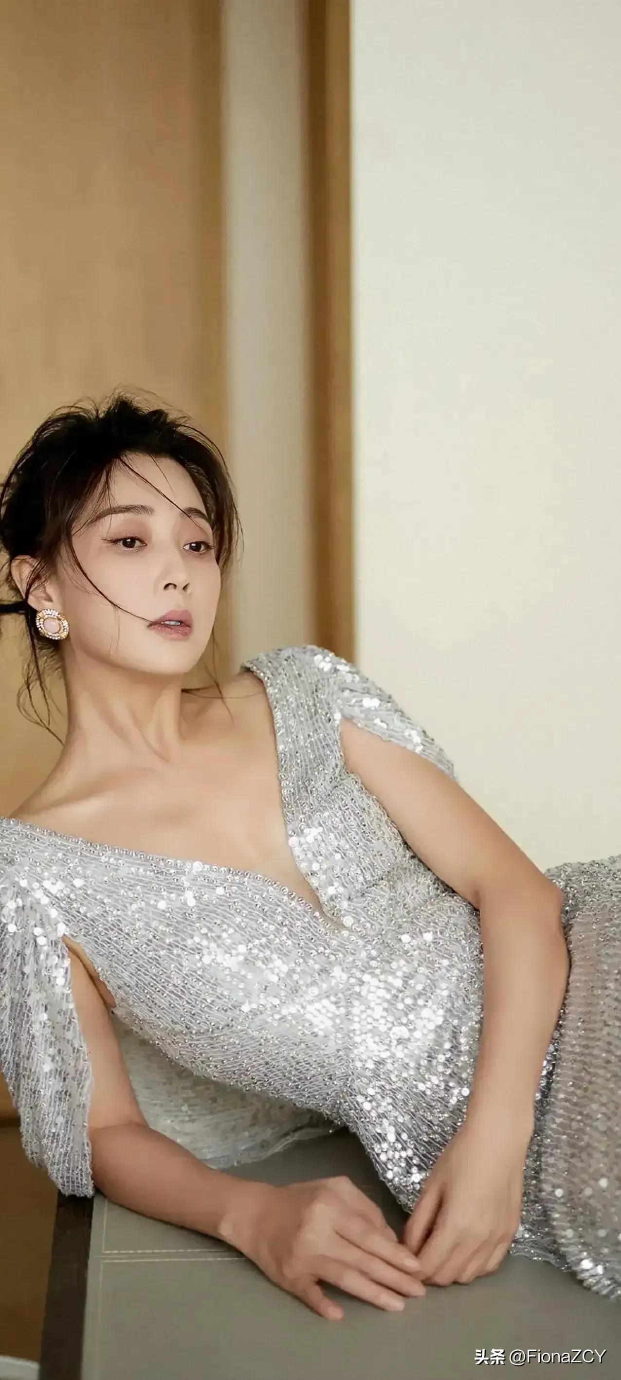 43岁的殷桃,身材火辣似20岁少女,真是太绝了_感觉_保养_为人