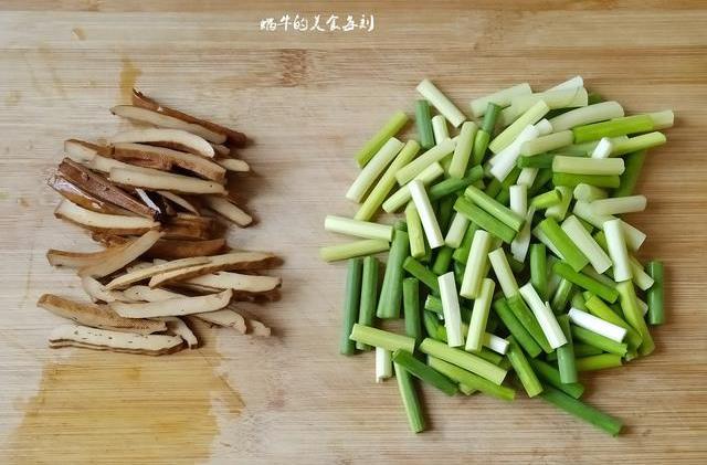 【蒜薹炒豆乾】其實越是家常菜越難做好,眾口難調,好不好吃各人心中都