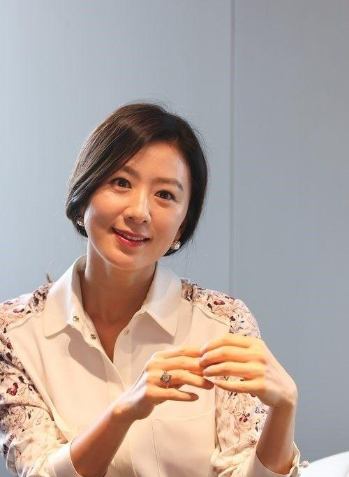 今年韩国有很多资深女演员回来拍摄,包括全度妍,金喜爱,高贤贞,李英爱