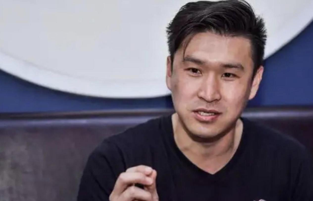 不亚于足坛李铁,球队主教练自曝,选秀100万起步_霍楠_西热力江_南京