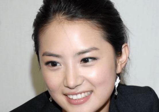 微笑天使柳荷娜,曾在中国爆红,九年前嫁给了运动员!_发展_儿子_老公