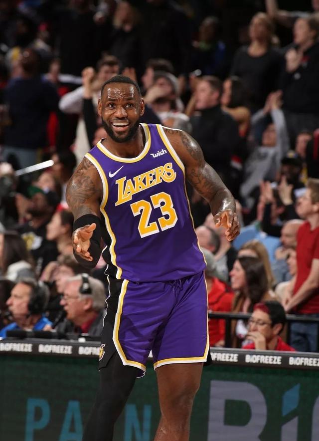 目前市面流行的所谓詹姆斯"黑点"中,有一项就是,"他是个商人",理由是"