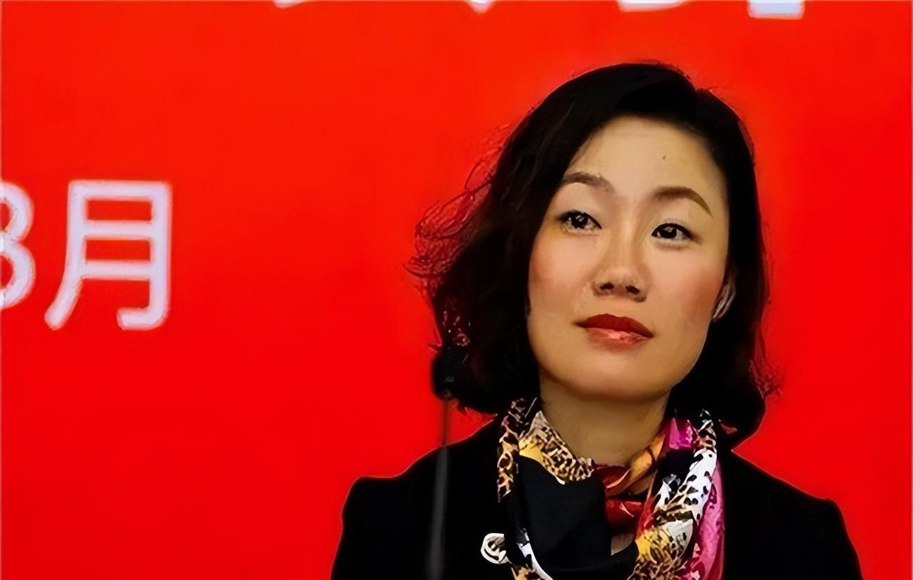 万科金牌女秘书朱旭:年薪849万,年终奖1000万,如今47岁仍未婚_工作