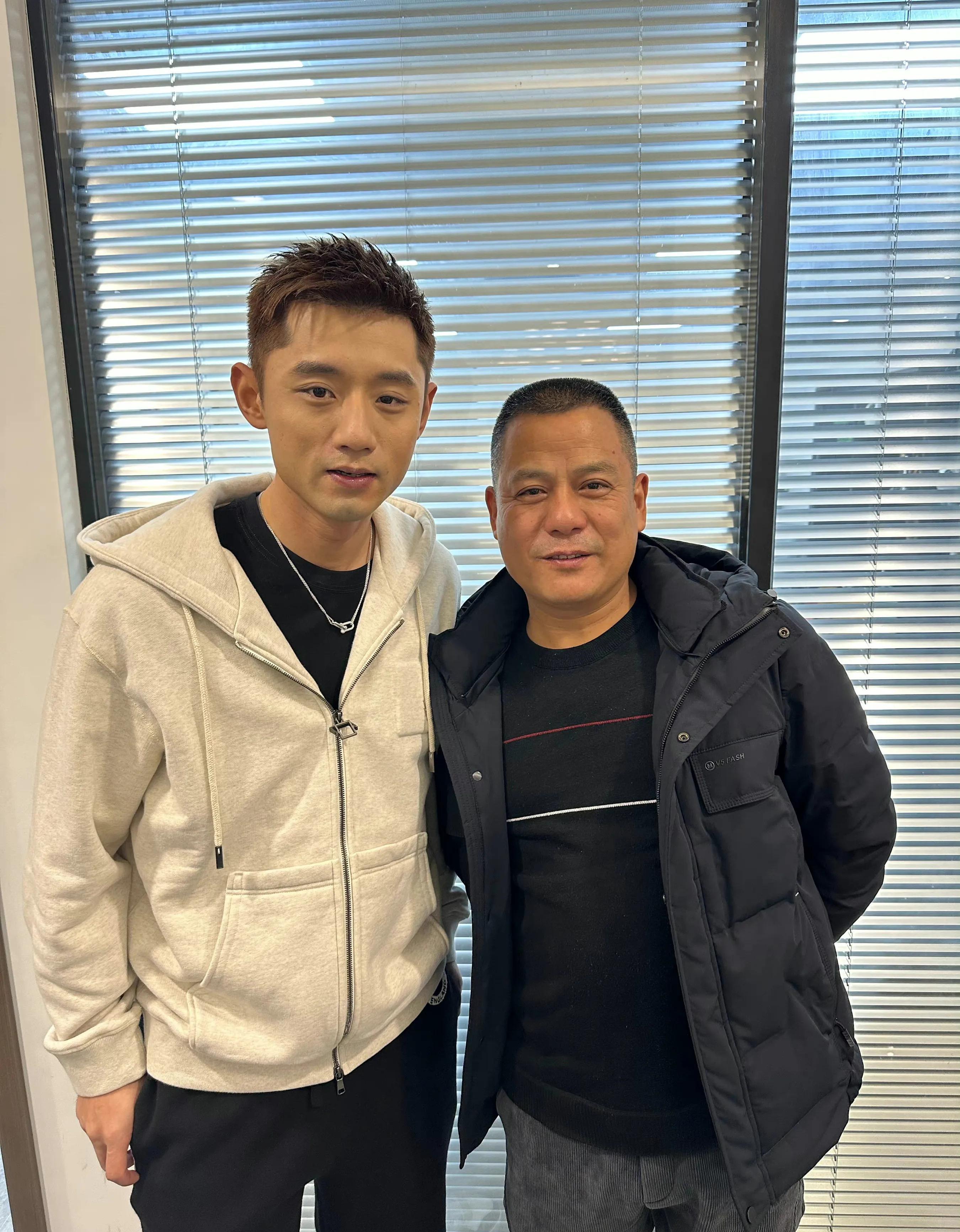 疯狂小杨哥带岳父追星张继科,看到本人直呼太帅了!_身高_爸爸_自然