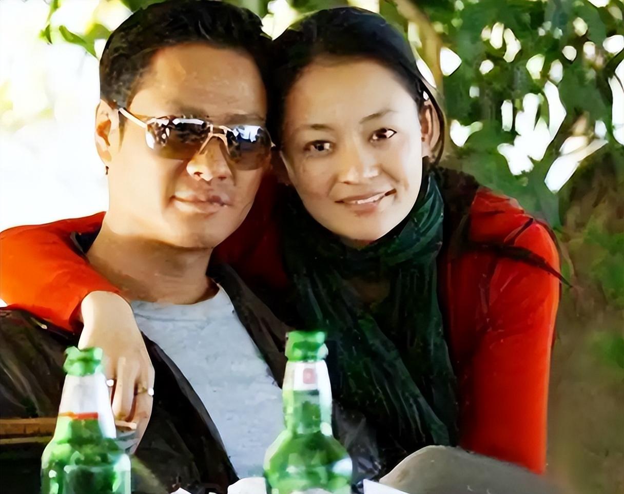 连奕名陈佳妍离婚多年,女方带女儿活出精彩,他却在娱乐圈演配角_发展