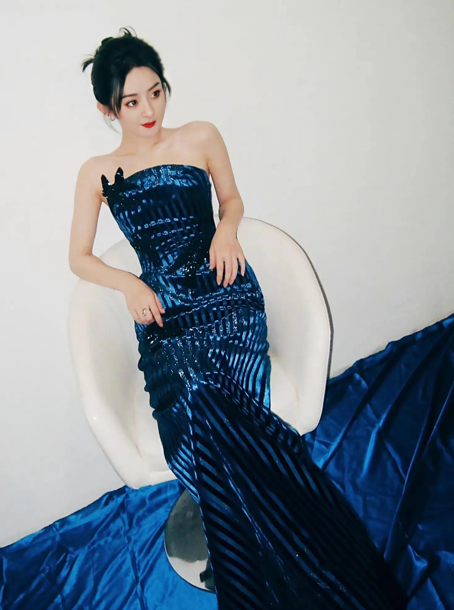 赵丽颖深蓝抹胸开衩长裙造型,明星性感写真视频_竹子_珐琅_头条