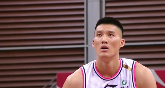 前段时间,曾繁日出席了姐姐的婚礼,这也是对辽宁一些