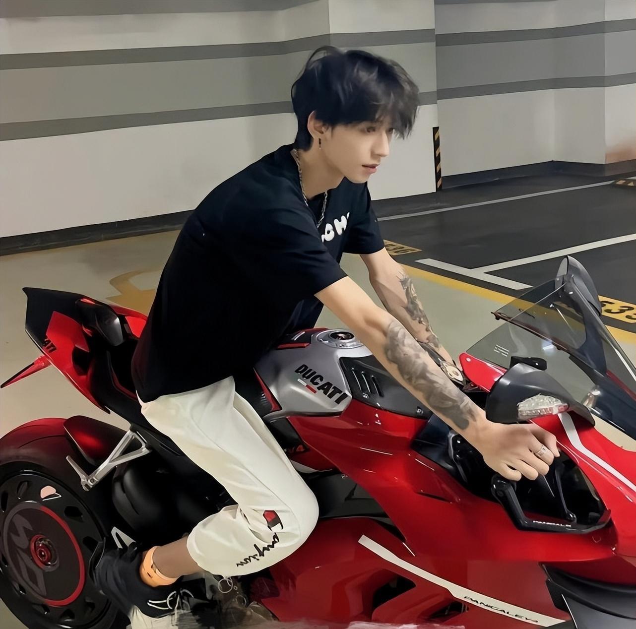 2023年才过去10天,已经有12位名人离世,年龄最小者仅21岁_顾嘉辉