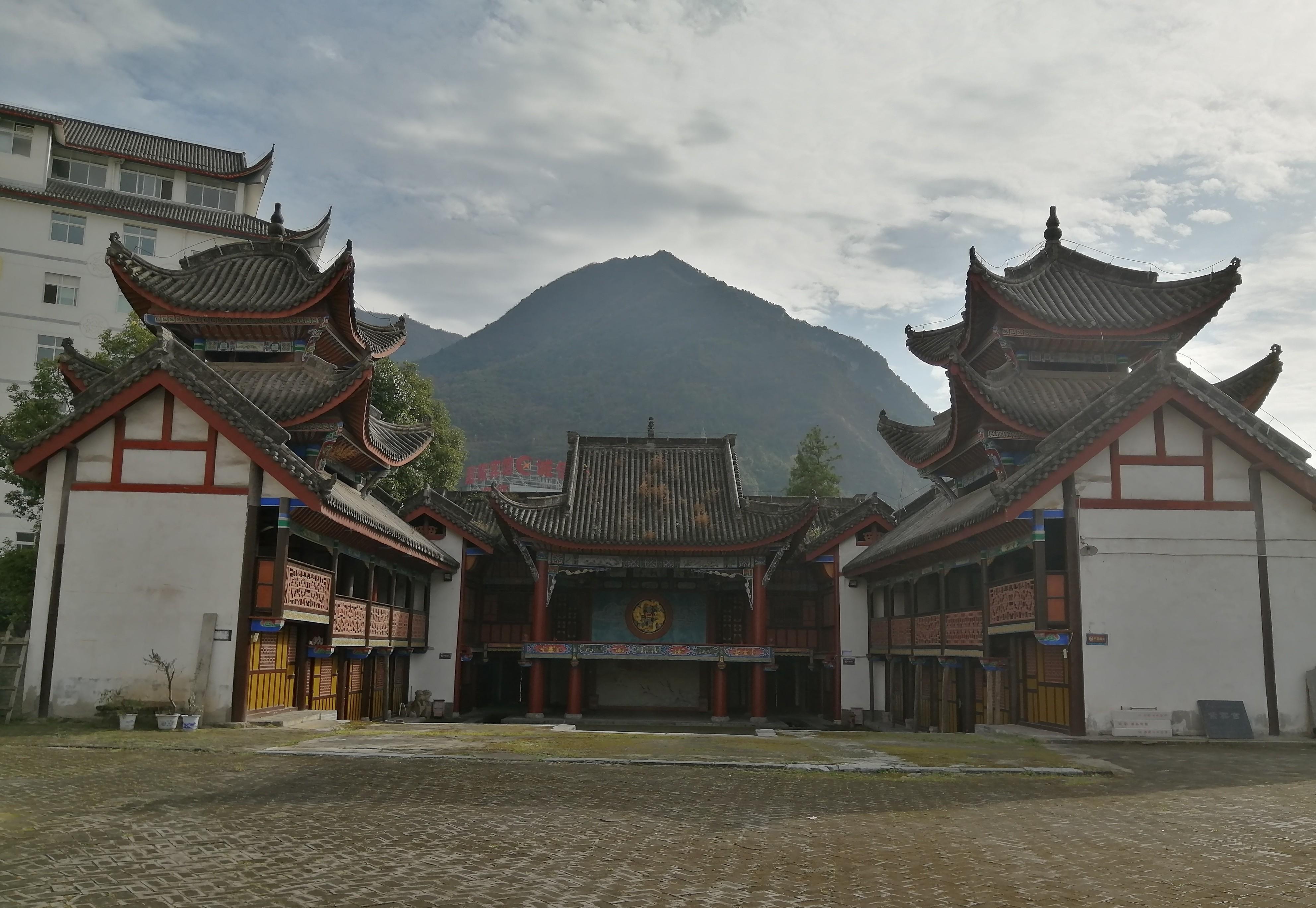 江神庙略阳城墙遗址灵崖寺我来这里旅游,目的就是为了寻找古迹.