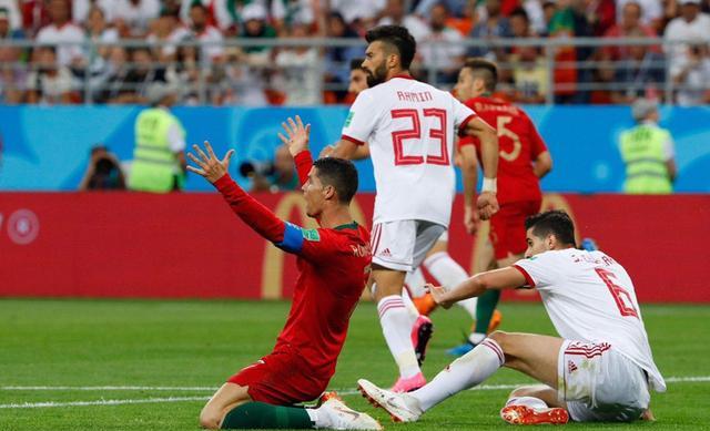世界杯淘汰赛即将打响，乌拉圭主帅称已有方法限制C罗